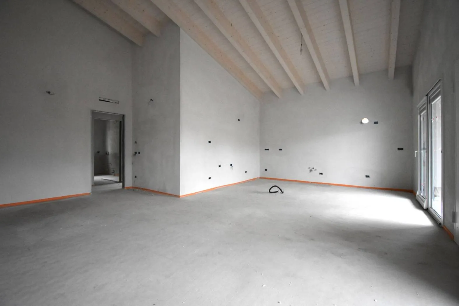 Trilocale anni '80 arredato in stile Moderno: Prima